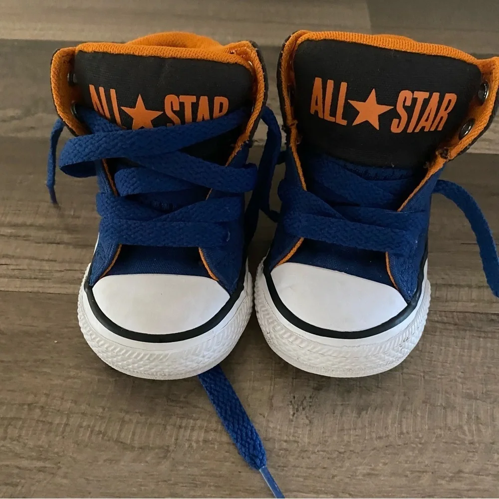 Converse all star kids sneakers shoes size 4